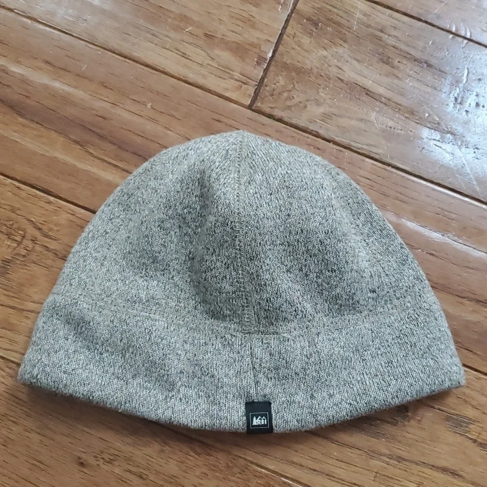 REI unisex gray skull cap winter beanie
